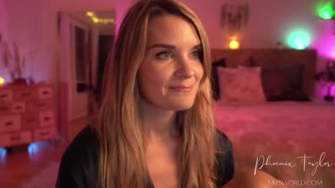 Snapshot of phoenix_taylor chatting on 21, 11, 2025 PHOENIX TAYLOR online show from 21, 11, 2025