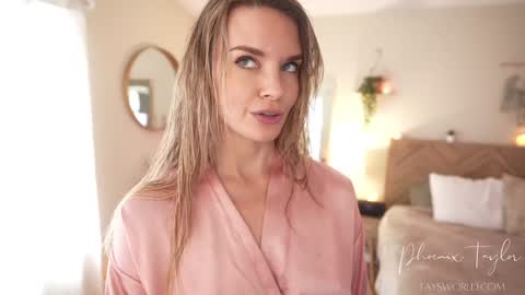 Snapshot of phoenix_taylor chatting on 27, 11, 2025 PHOENIX TAYLOR online show from 27, 11, 2025