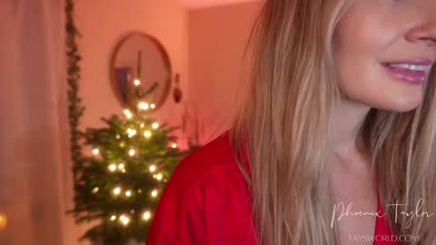 Snapshot of phoenix_taylor chatting on 5, 12, 2025 PHOENIX TAYLOR online show from 5, 12, 2025