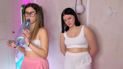 Snapshot of phyllisheart chatting on 21, 12, 2024 Lora black and Lili blonde welcome you here online show from 21, 12, 2024