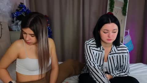 Snapshot of phyllisheart chatting on 24, 12, 2024 Lora black and Lili blonde welcome you here online show from 24, 12, 2024