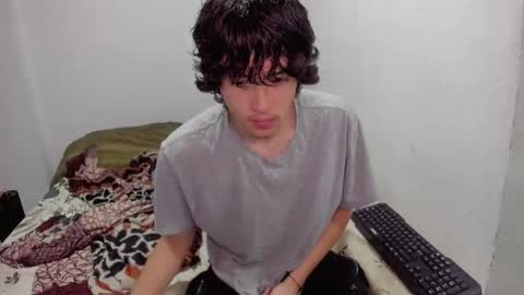 Snapshot of picaszomilos350 chatting on 10, 11, 2025 picaszomilos350 online show from 10, 11, 2025