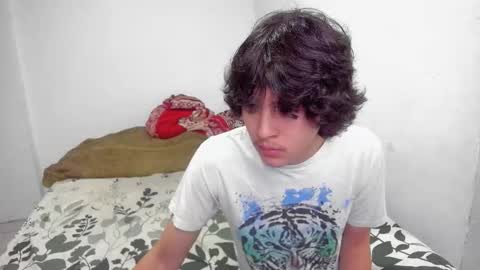 Snapshot of picaszomilos350 chatting on 24, 11, 2025 picaszomilos350 online show from 24, 11, 2025