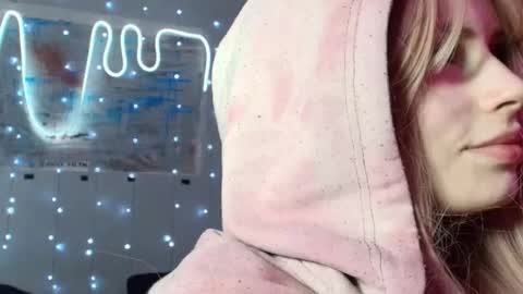 Snapshot of piera_ chatting on 3, 10, 2025 Piera online show from 3, 10, 2025