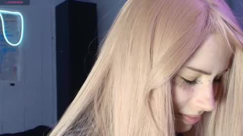 Snapshot of piera_ chatting on 13, 10, 2025 Piera online show from 13, 10, 2025
