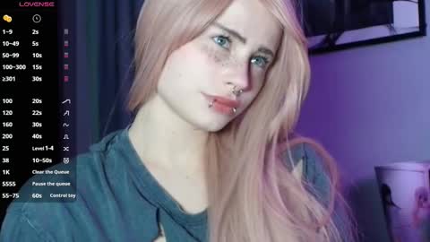 Snapshot of piera_ chatting on 23, 10, 2025 Piera online show from 23, 10, 2025