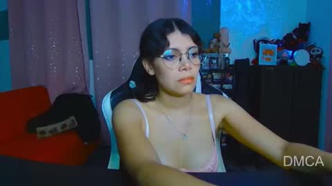 Snapshot of piixiie_d_oll chatting on 14, 12, 2025 Andrea G online show from 14, 12, 2025