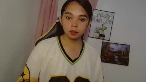Snapshot of pinay_heart chatting on 4, 12, 2025 heart online show from 4, 12, 2025