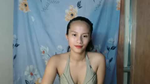 Snapshot of pinay_maex chatting on 17, 12, 2025 mae online show from 17, 12, 2025