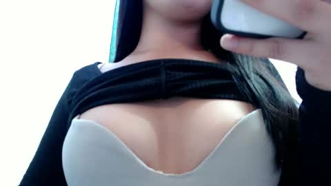 Snapshot of pinay_pearl chatting on 5, 11, 2025 Pearly online show from 5, 11, 2025