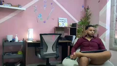 Snapshot of pineappleflipped chatting on 6, 8, 2026 pineappleflipped online show from 6, 8, 2026