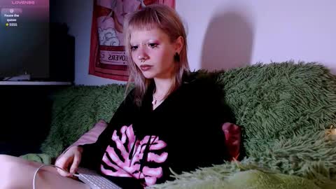 pink_k1tty online show from 1, 10, 2025