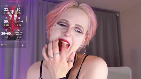 Snapshot of pink_pantsu chatting on 15, 11, 2025 Luna online show from 15, 11, 2025