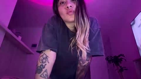 Snapshot of pink_quarz chatting on 24, 11, 2025 KELLY online show from 24, 11, 2025