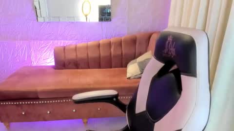 Snapshot of pink_rouse_m chatting on 13, 5, 2026 isabella online show from 13, 5, 2026