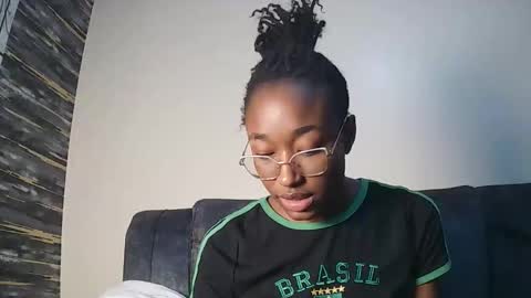 PinkyAura online show from 1, 3, 2026