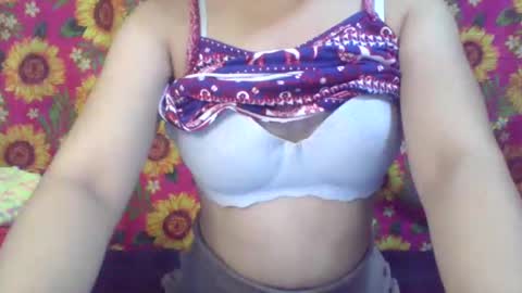Snapshot of pinkish_shine chatting on 7, 2, 2025 Hi its me shine online show from 7, 2, 2025