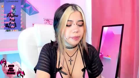 Snapshot of pinkk_demon chatting on 10, 11, 2025 PINKK online show from 10, 11, 2025