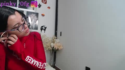 Snapshot of pinky_f00x chatting on 11, 10, 2025 pinky_f00x online show from 11, 10, 2025