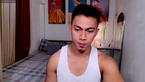 Snapshot of pinoymilker chatting on 5, 1, 2025 ethan online show from 5, 1, 2025