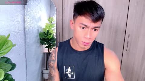 Snapshot of pinoymilker chatting on 17, 11, 2025 ethan online show from 17, 11, 2025