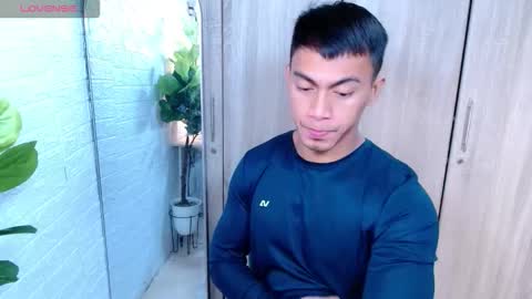 Snapshot of pinoymilker chatting on 14, 12, 2025 ethan online show from 14, 12, 2025