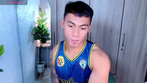 Snapshot of pinoymilker chatting on 15, 12, 2025 ethan online show from 15, 12, 2025