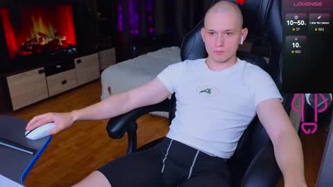 Snapshot of pistonpojizni chatting on 3, 1, 2025 STRONGBEAUTY online show from 3, 1, 2025