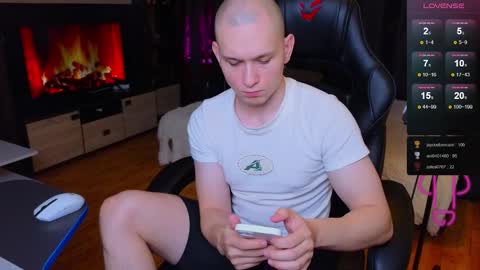 Snapshot of pistonpojizni chatting on 3, 1, 2025 STRONGBEAUTY online show from 3, 1, 2025