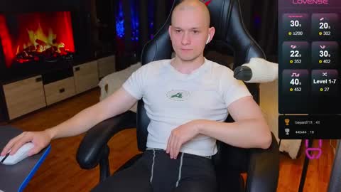 Snapshot of pistonpojizni chatting on 4, 1, 2025 STRONGBEAUTY online show from 4, 1, 2025