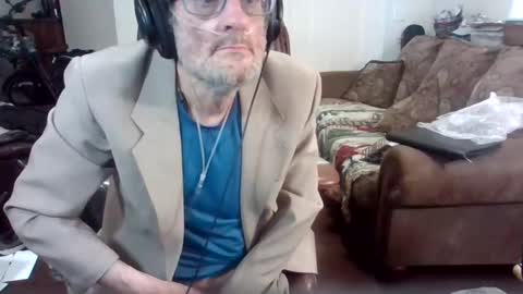 Snapshot of pitfalll chatting on 4, 1, 2025 pitfalll online show from 4, 1, 2025