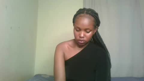 Snapshot of pixie_roman chatting on 7, 12, 2024 Majesty online show from 7, 12, 2024