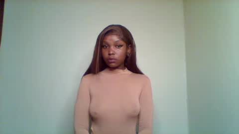 Snapshot of pixie_roman chatting on 2, 10, 2025 Majesty online show from 2, 10, 2025