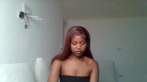 Snapshot of pixie_roman chatting on 28, 10, 2025 Majesty online show from 28, 10, 2025