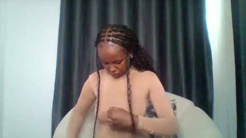 Snapshot of pixie_roman chatting on 27, 11, 2025 Majesty online show from 27, 11, 2025