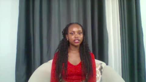 Snapshot of pixie_roman chatting on 28, 11, 2025 Majesty online show from 28, 11, 2025