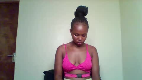 Snapshot of pixie_roman chatting on 17, 12, 2025 Majesty online show from 17, 12, 2025