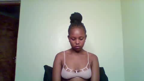 Snapshot of pixie_roman chatting on 18, 12, 2025 Majesty online show from 18, 12, 2025