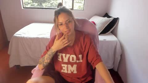 Snapshot of pixiedaemon chatting on 18, 4, 2026 pixie online show from 18, 4, 2026