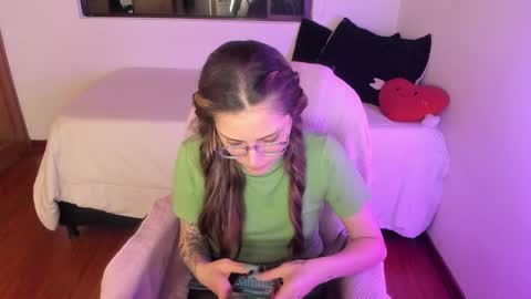 Snapshot of pixiedaemon chatting on 16, 5, 2026 pixie online show from 16, 5, 2026