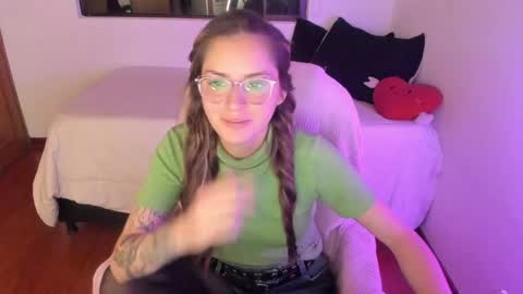 Snapshot of pixiedaemon chatting on 16, 5, 2026 pixie online show from 16, 5, 2026