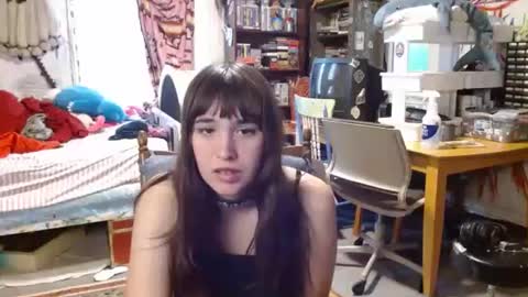 Snapshot of pixinun chatting on 24, 5, 2026 Izzy online show from 24, 5, 2026