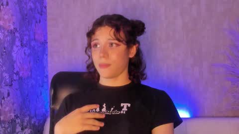 Snapshot of pixy_20 chatting on 29, 10, 2025 cris online show from 29, 10, 2025