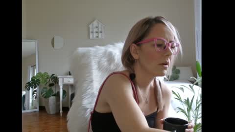 Lynn online show from 6, 2, 2025