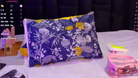 Snapshot of playfulcurvymommy chatting on 28, 9, 2025 Scarlett online show from 28, 9, 2025