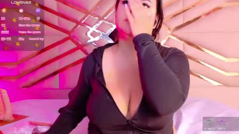 Snapshot of playfulcurvymommy chatting on 12, 10, 2025 Scarlett online show from 12, 10, 2025