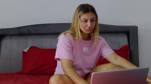 PlayfulNicole online show from 15, 5, 2026