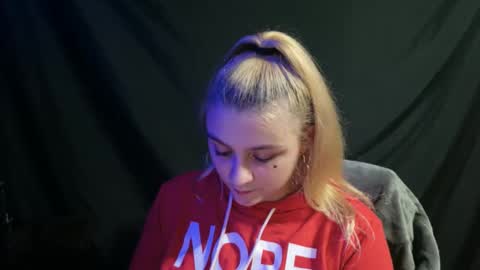 Snapshot of playfulpixxxie chatting on 11, 12, 2024 Playfulpixiee online show from 11, 12, 2024