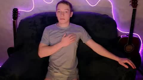 Snapshot of playoliver chatting on 19, 12, 2025 Oliver online show from 19, 12, 2025