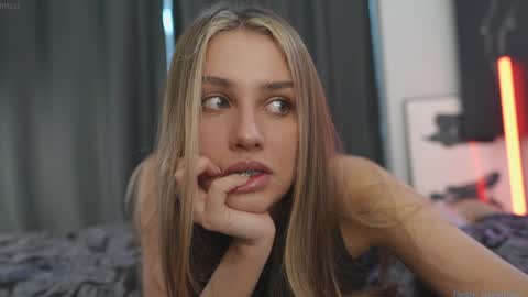 Snapshot of playwithmil chatting on 20, 2, 2026 21 y.o Mila online show from 20, 2, 2026